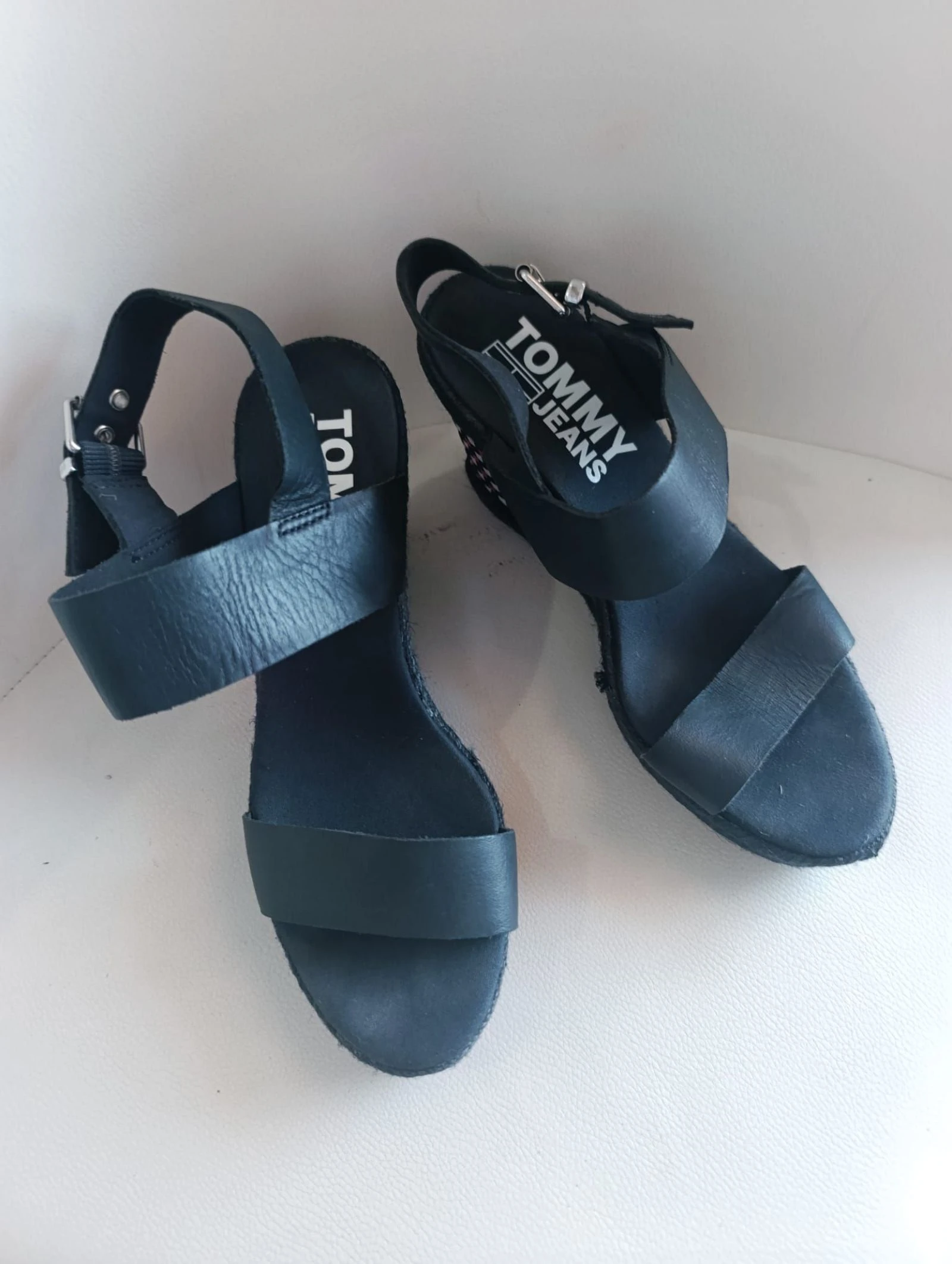Sandales Tommy Hilfiger en cuir neuves taille 37 – photo 7